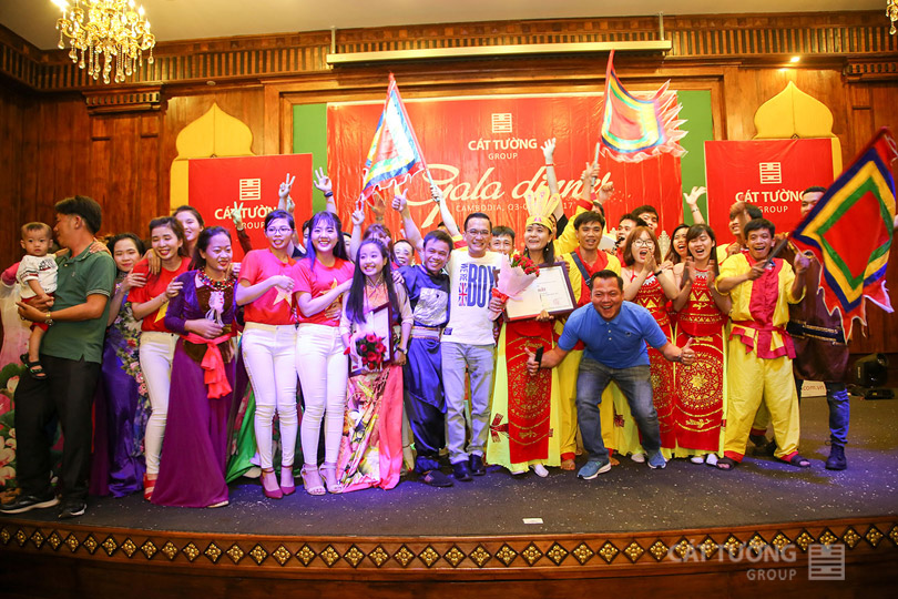 Toàn thể nhân viên Cát Tường Group du lịch nghỉ dưỡng tại xứ sở chùa tháp Campuchia
