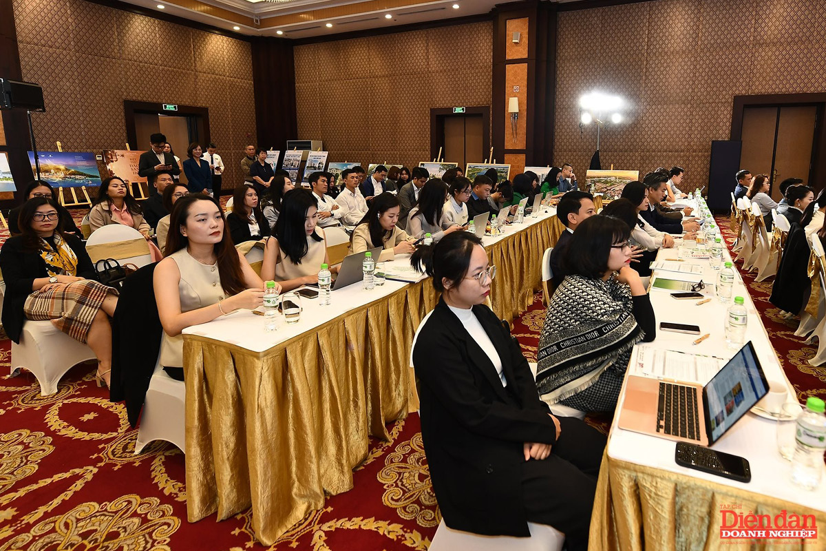 Toàn cảnh diễn đàn